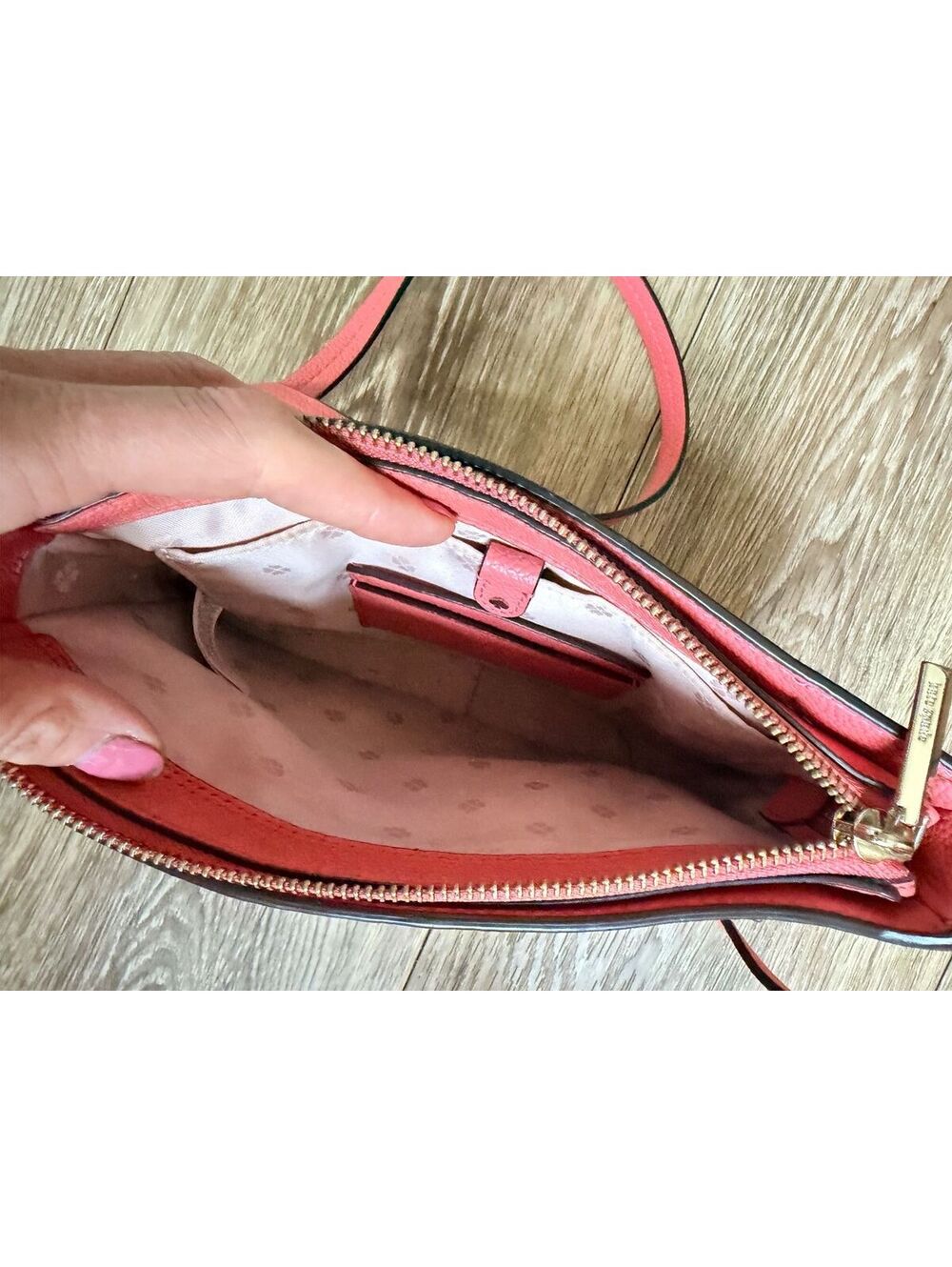 💥SOLD OUT💥Kate Spade Salmon Coral Pebbled Leather Crossbody Bag - Picture 9 of 9